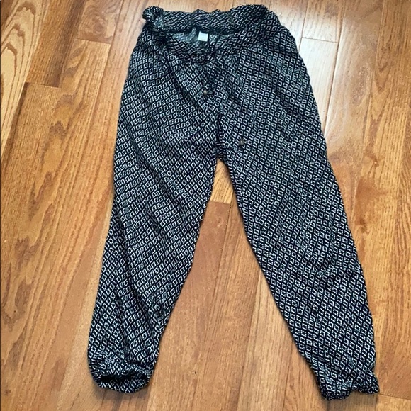 Lightweight cropped summer maternity pants - Picture 1 of 6